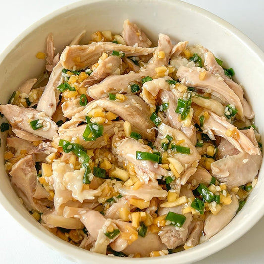 Shredded Chicken with Scallion Oil 巨香葱油鸡 (250g)